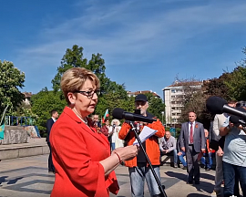 Речта на Посланика на Русия в България Елеонора Митрофанова пред Паметника на Съветската армия в Деня на Победата