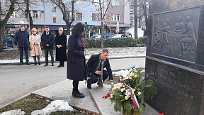 Служители на Посолството положиха венци и цветя пред паметника на граф Николай Игнатиев в Докторската градина в гр.София