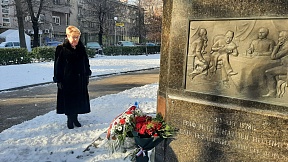 Церемония по полагане на цветя пред паметника на граф Николай Игнатиев Церемония по полагане на цветя пред паметника на граф Николай Игнатиев